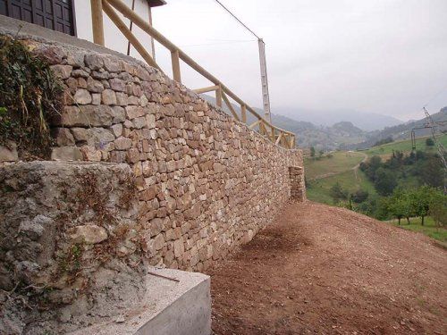 Contratas Moro e Hijos. Muros en Asturias